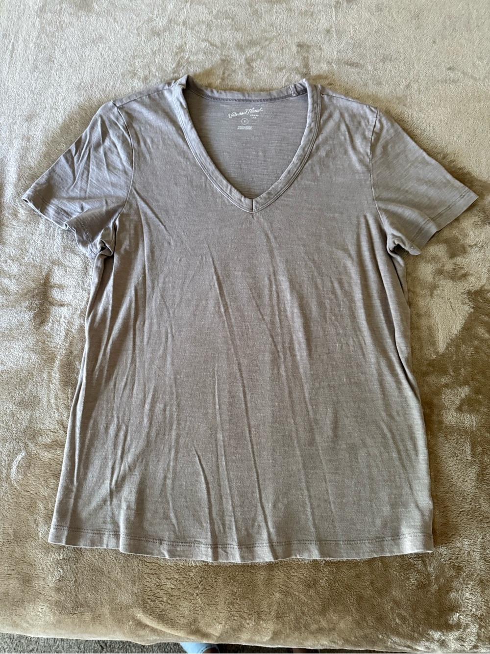 Universal Thread Women's V-Neck Short Sleeve Tee - Taupe